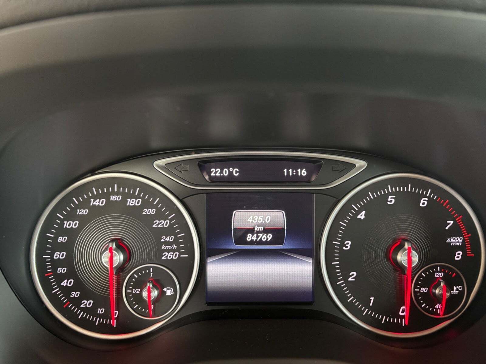 Sort Mercedes B200 fra 2015