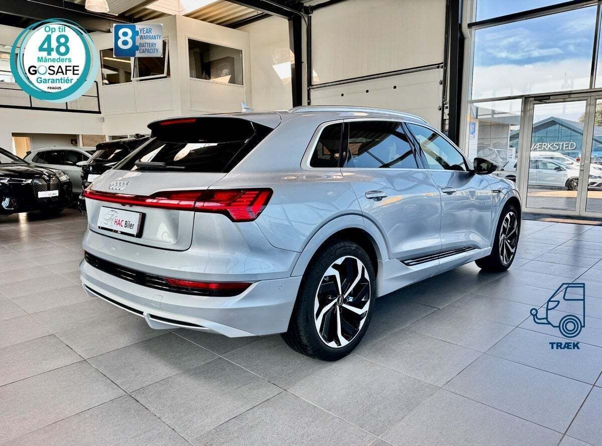 Sølv Audi e-tron fra 2021