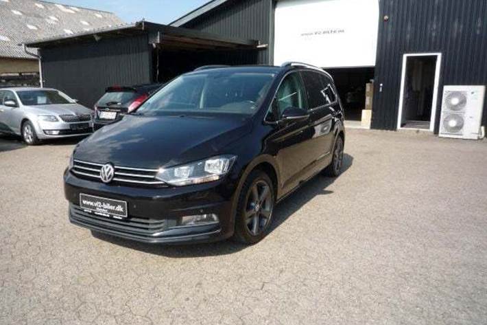 undefined VW Touran fra 2016 set udefra