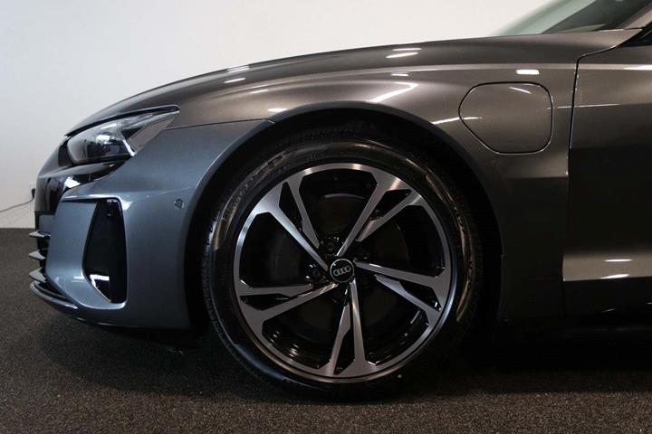 Grå Audi e-tron GT fra 2022