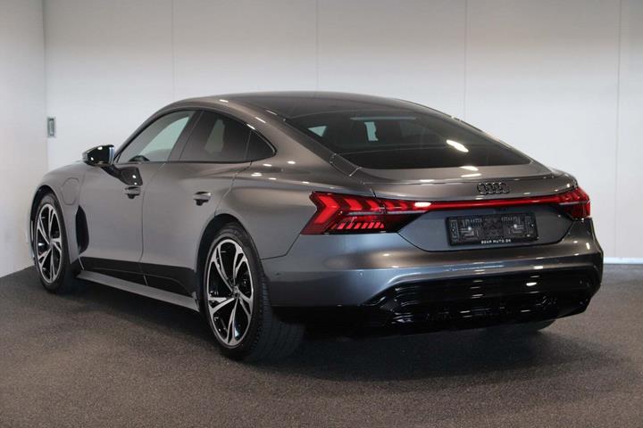 Grå Audi e-tron GT fra 2022