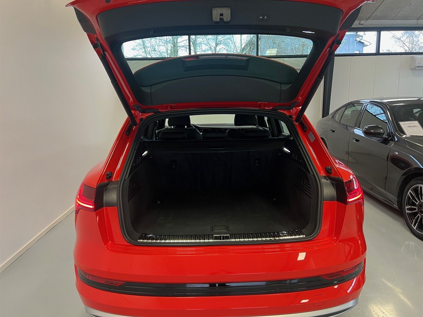 Rød Audi e-tron fra 2021