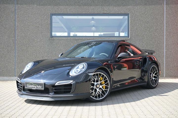 Sort Porsche 911 Turbo S fra 2014 set udefra