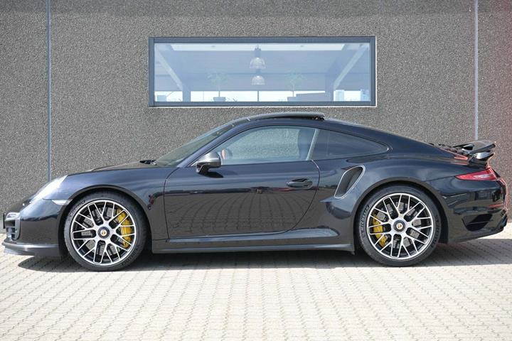Sort Porsche 911 Turbo S fra 2014