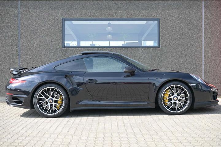 Sort Porsche 911 Turbo S fra 2014