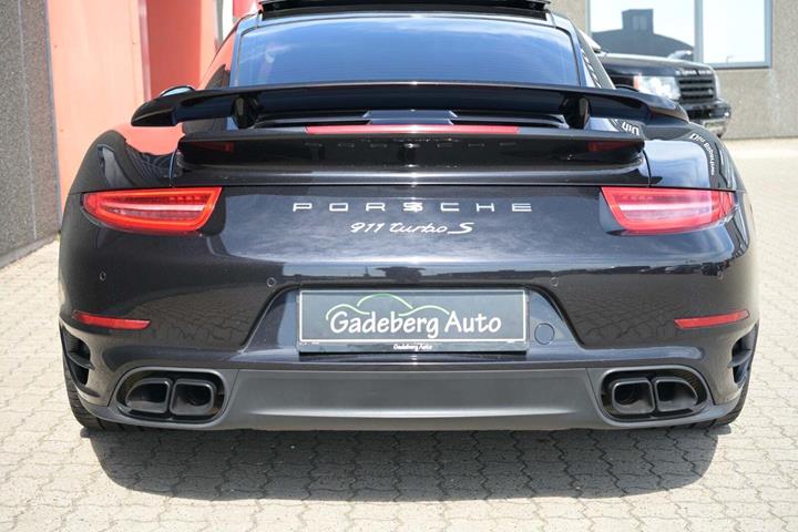 Sort Porsche 911 Turbo S fra 2014 set udefra