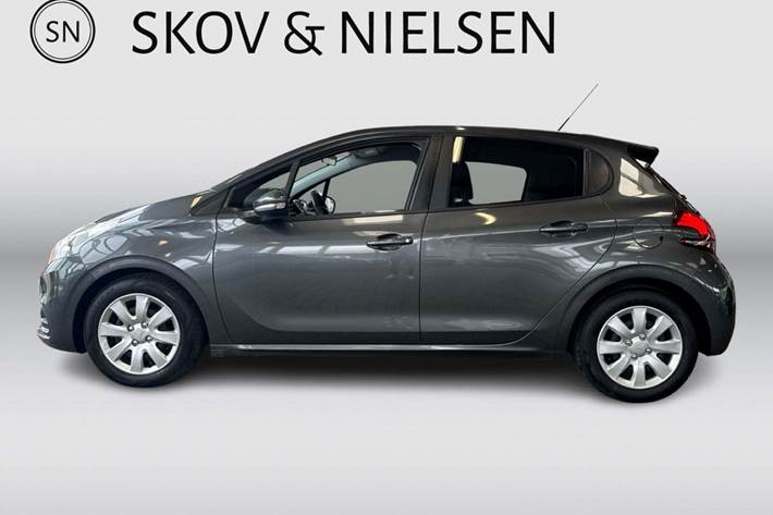 Grå Peugeot 208 fra 2015