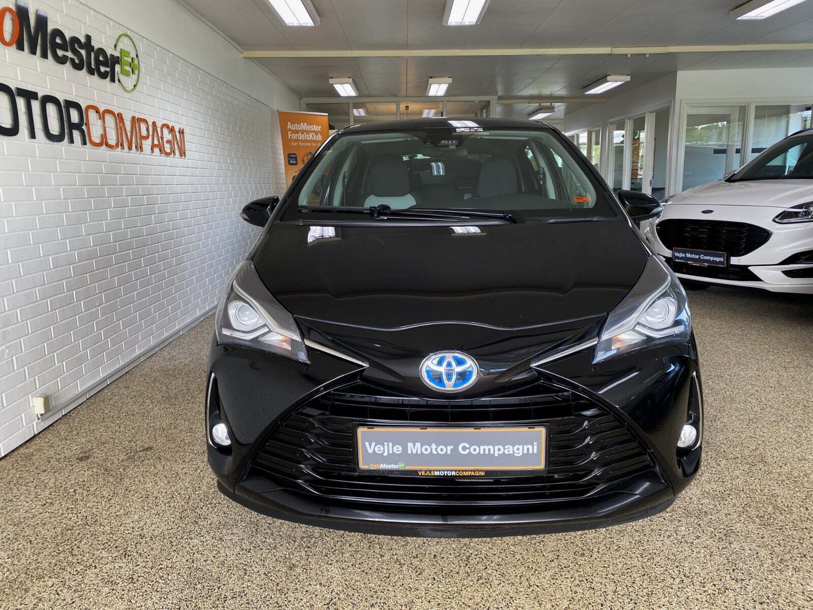 Sort Toyota Yaris fra 2017