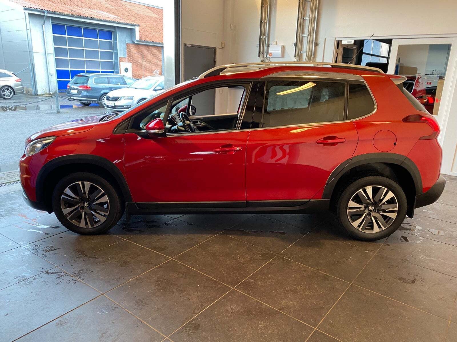 Peugeot 2008 1,6 BlueHDi 100 Allure Sky