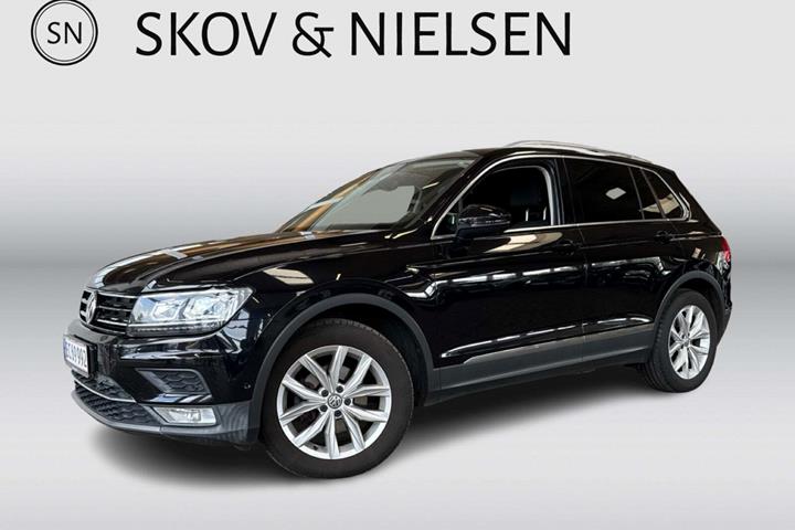Sort VW Tiguan fra 2017 set udefra