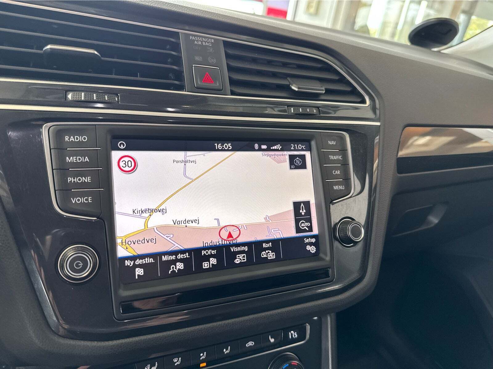 Sort VW Tiguan fra 2017