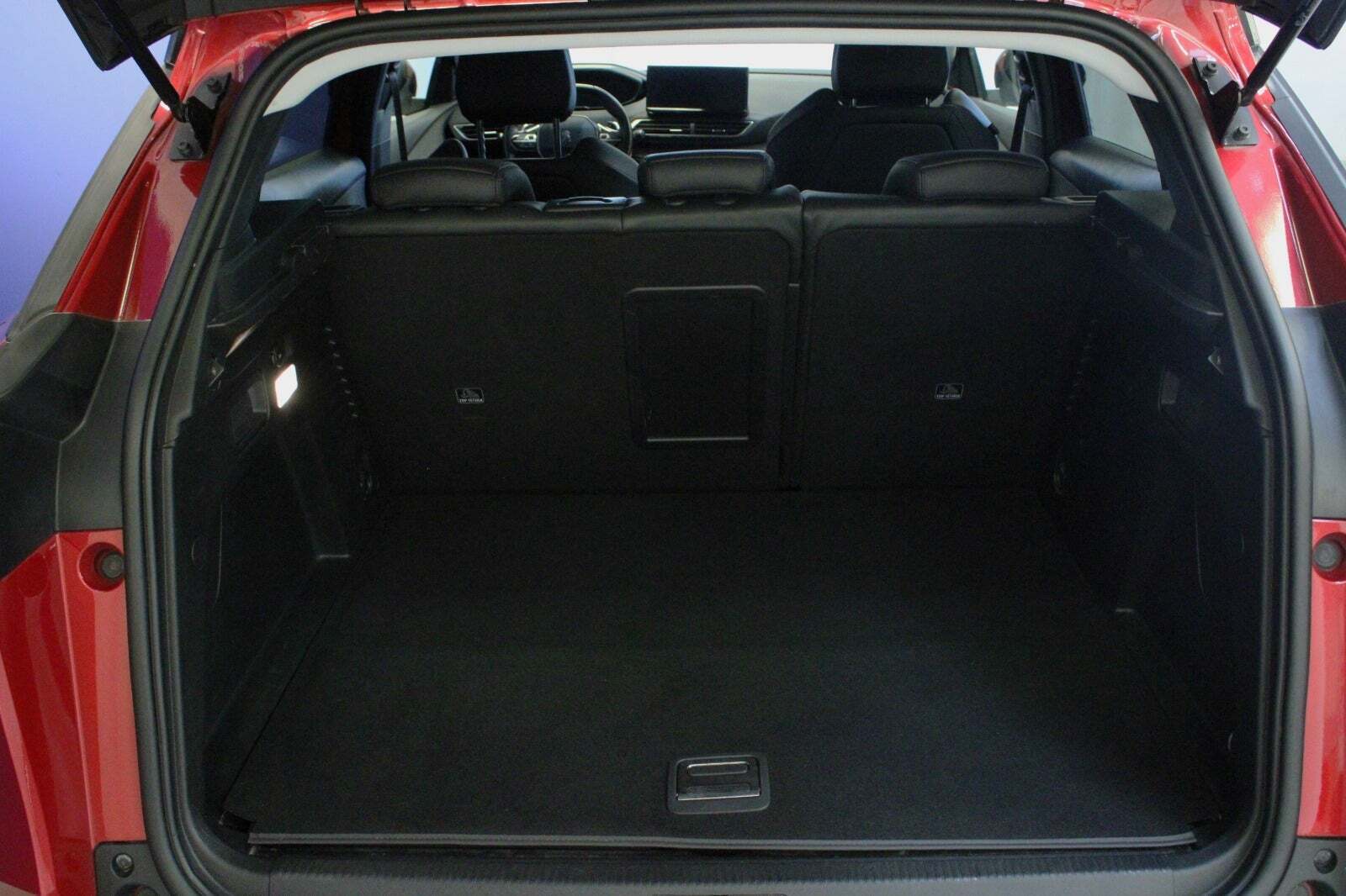 Rød Peugeot 3008 fra 2021
