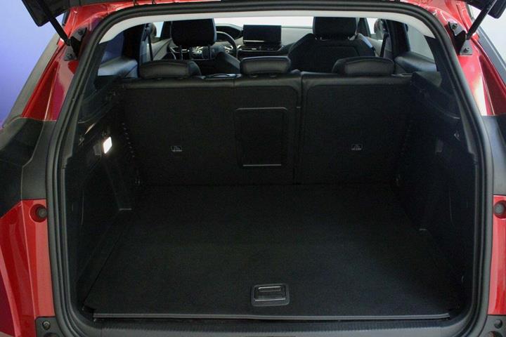 Rød Peugeot 3008 fra 2021