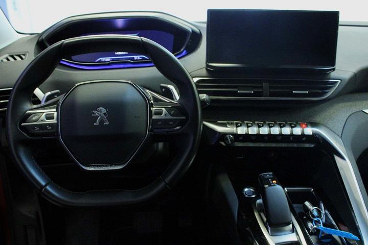 Rød Peugeot 3008 fra 2021