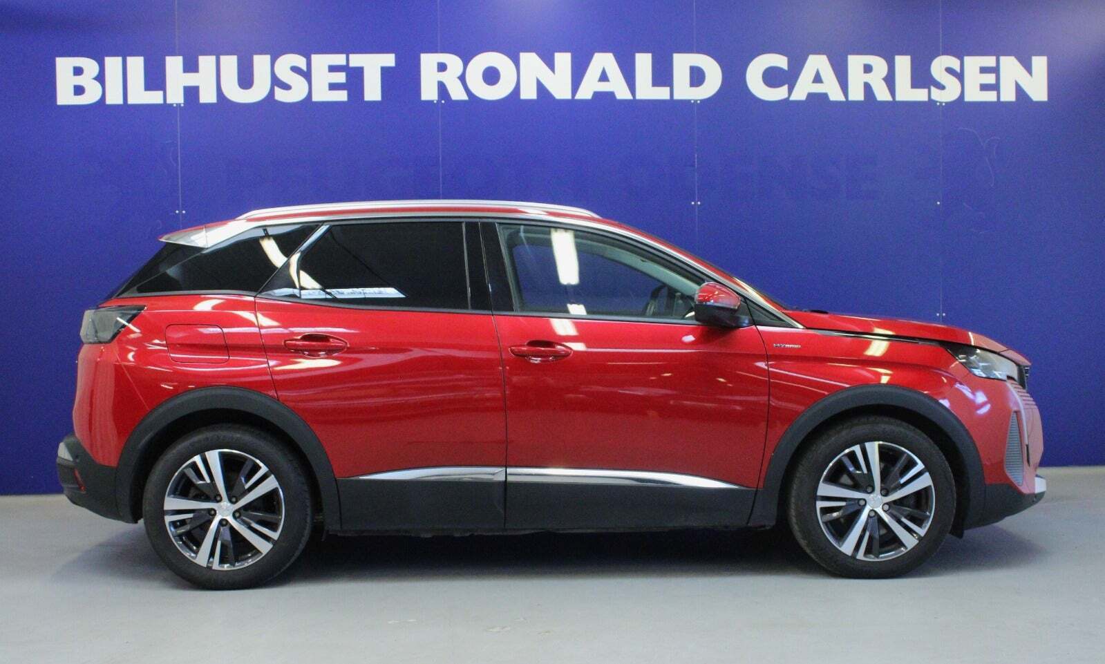 Rød Peugeot 3008 fra 2021