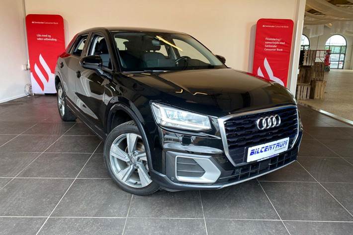 Sort Audi Q2 fra 2019 set udefra