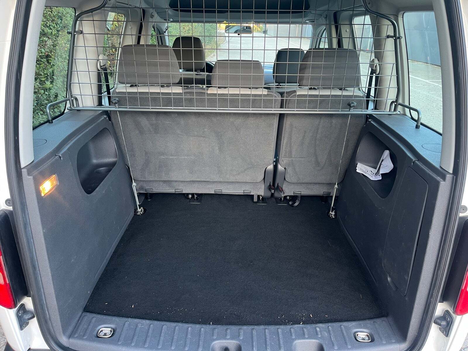 undefined VW Caddy fra 2011 set indefra