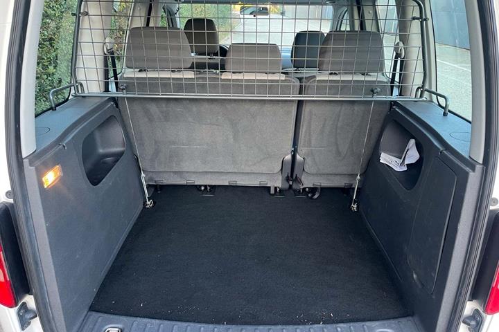 undefined VW Caddy fra 2011 set indefra