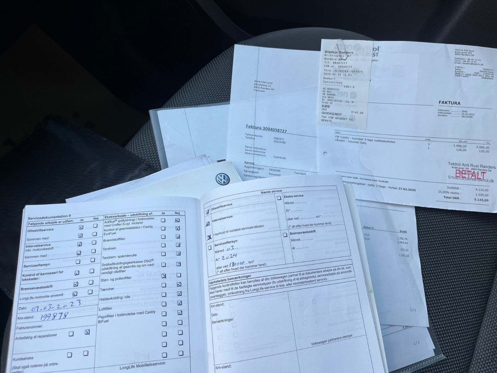 undefined VW Caddy fra 2011 set udefra