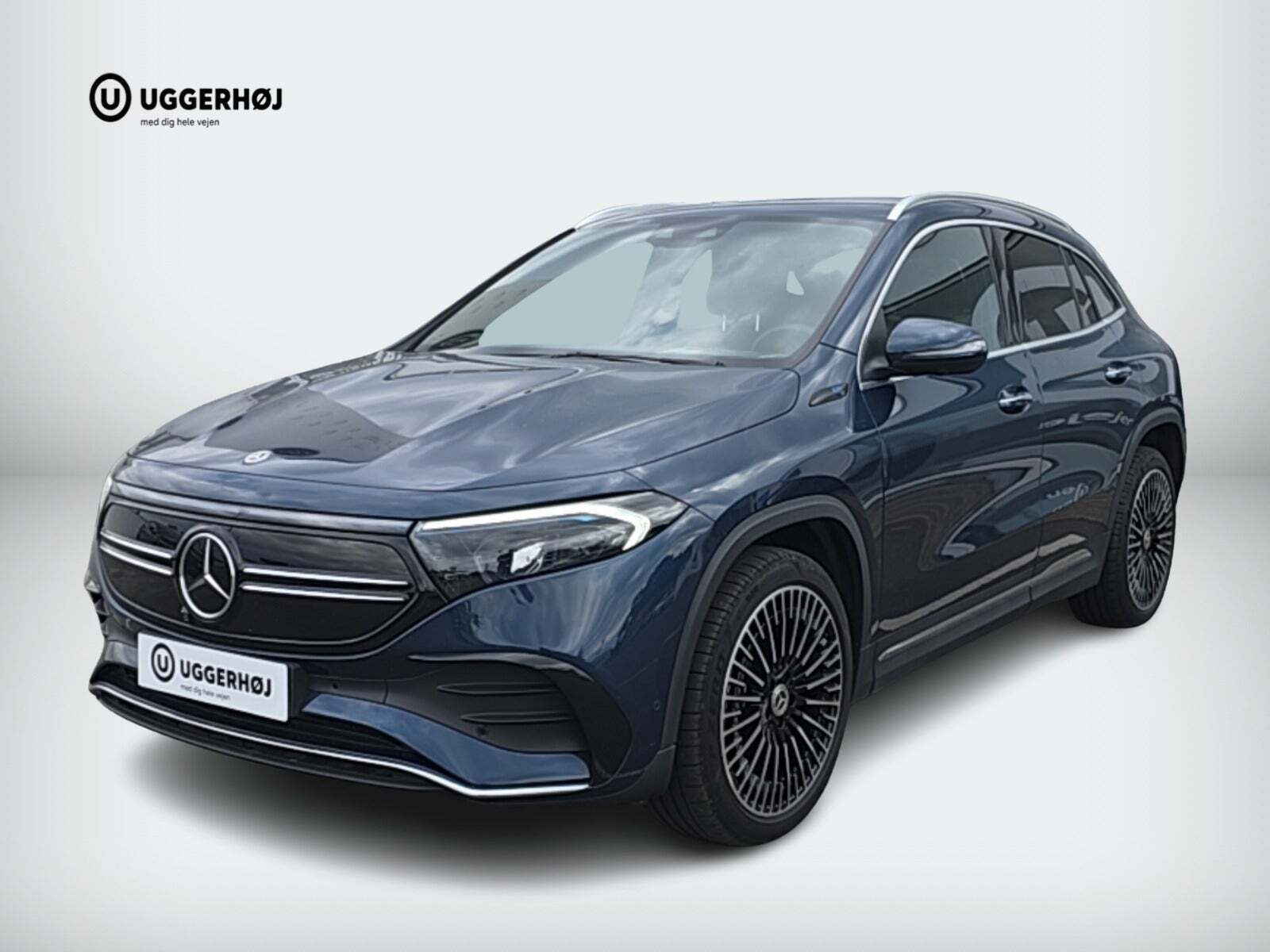 Blå Mercedes EQA250 fra 2022 set udefra