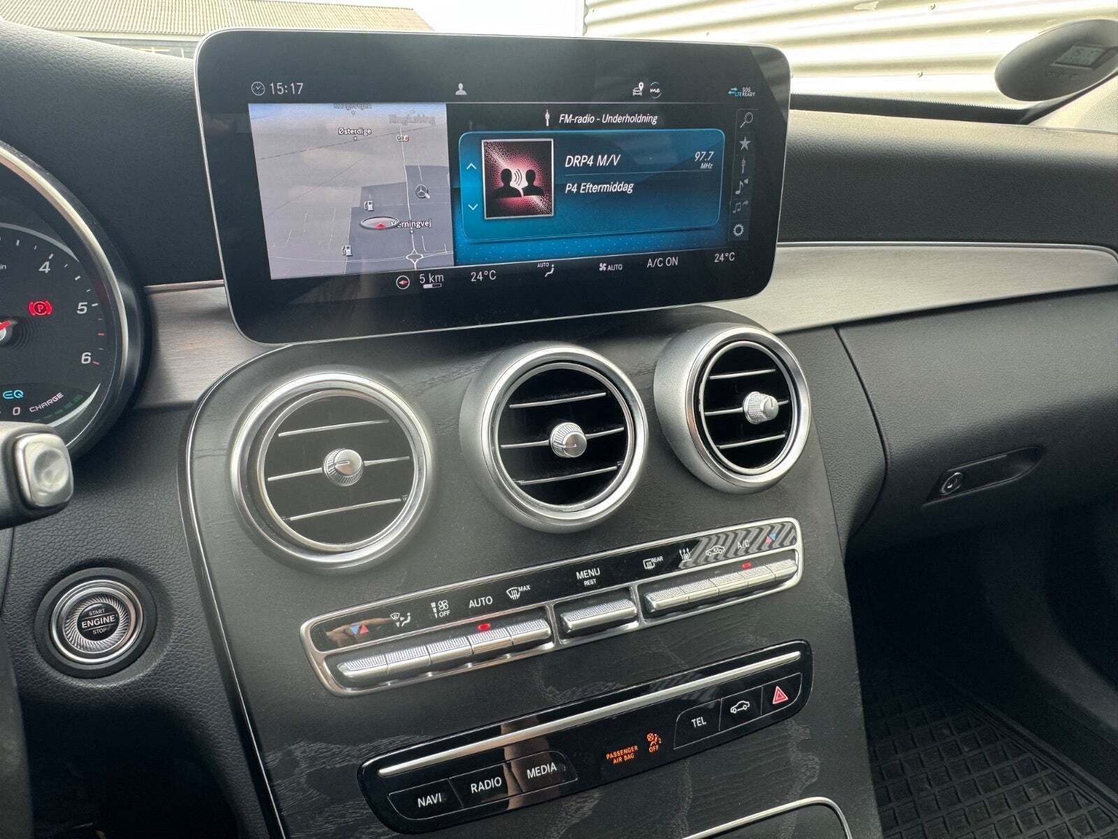 Blå Mercedes C300 de fra 2020