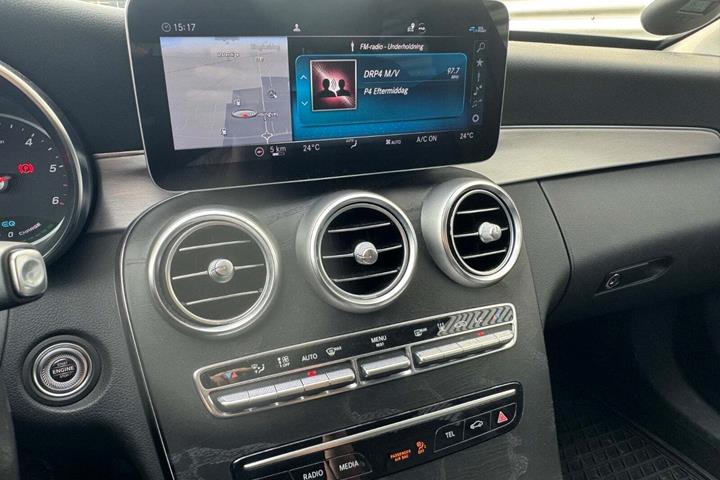 Blå Mercedes C300 de fra 2020