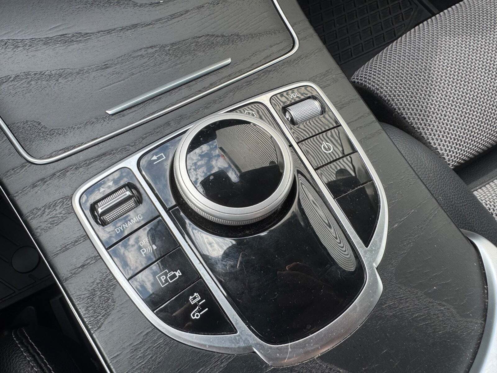 Blå Mercedes C300 de fra 2020