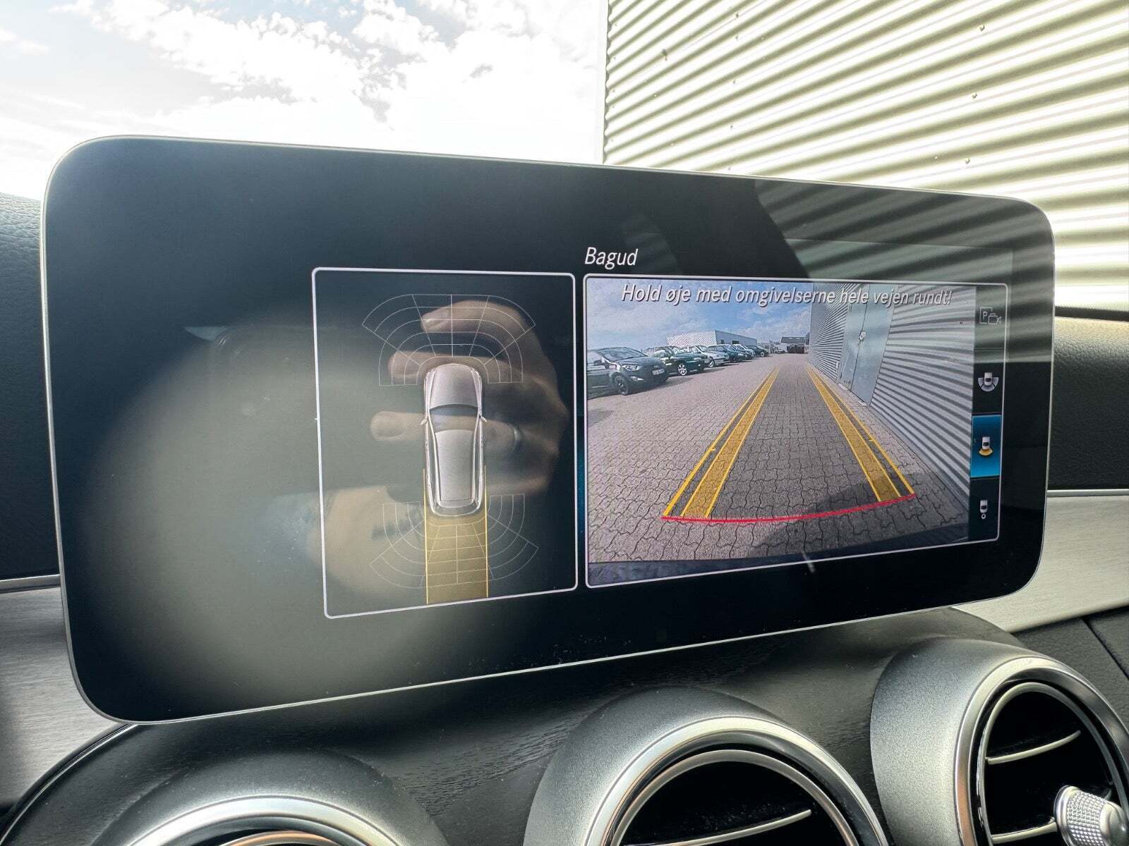 Blå Mercedes C300 de fra 2020