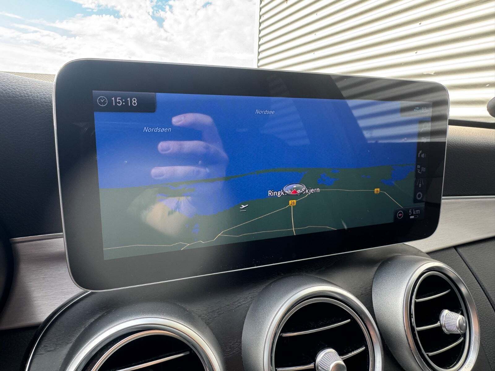 Blå Mercedes C300 de fra 2020