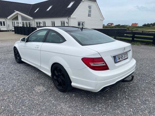 undefined Mercedes C220 fra 2012 set udefra