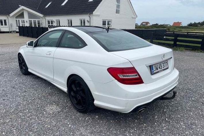 undefined Mercedes C220 fra 2012 set udefra