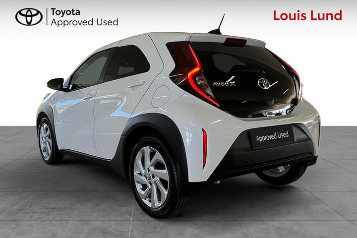 Hvid Toyota Aygo X fra 2024