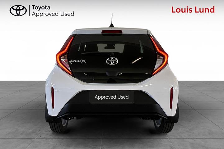 Hvid Toyota Aygo X fra 2024
