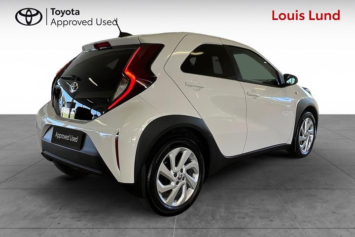 Hvid Toyota Aygo X fra 2024