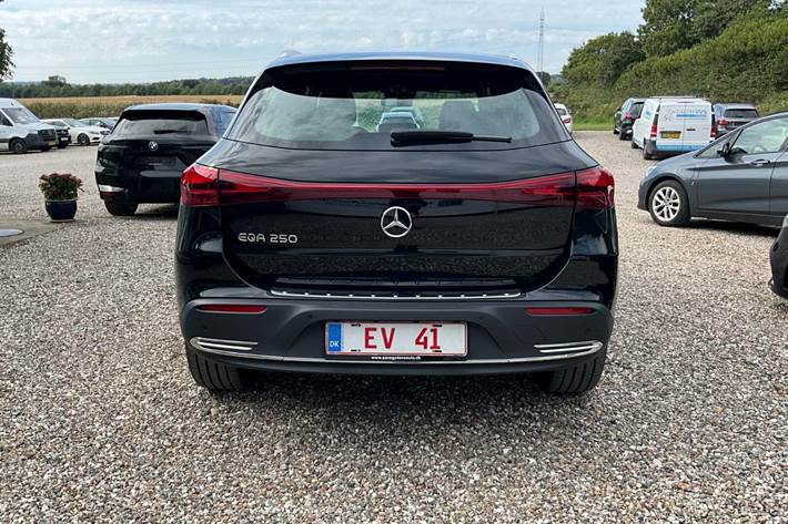 Sort Mercedes EQA250 fra 2024