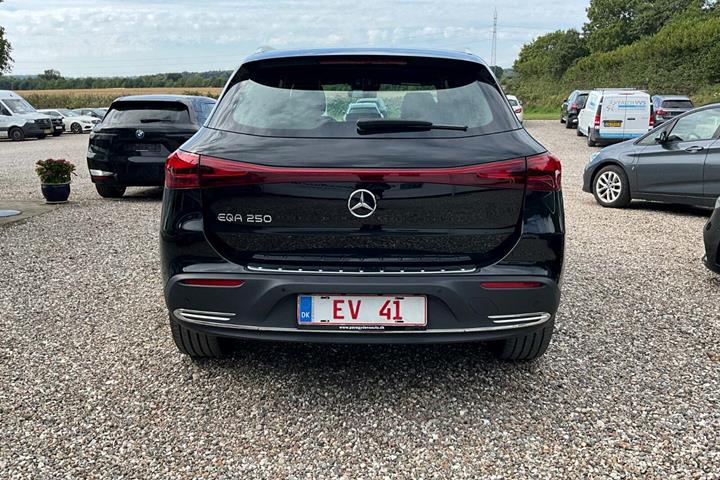 Sort Mercedes EQA250 fra 2024