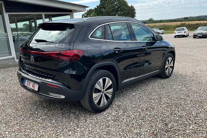 Sort Mercedes EQA250 fra 2024