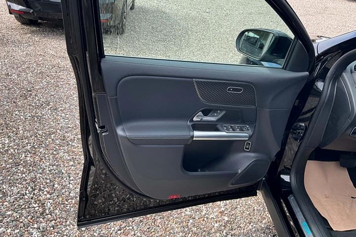 Sort Mercedes EQA250 fra 2024