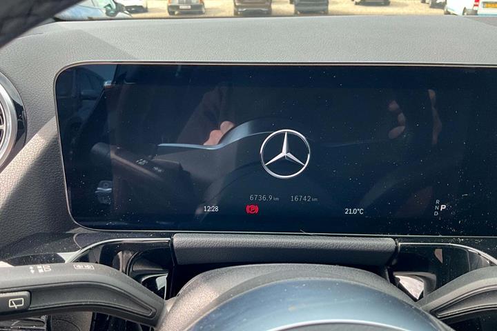 Sort Mercedes EQA250 fra 2024