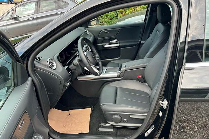 Sort Mercedes EQA250 fra 2024