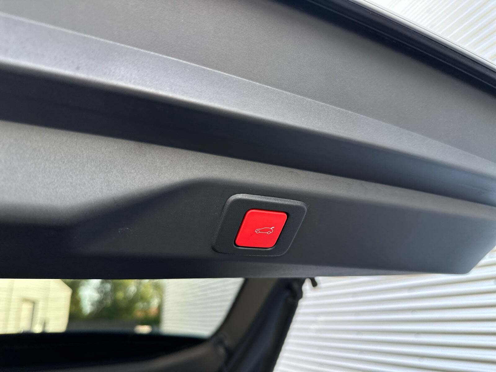 Hvid Peugeot e-3008 fra 2024