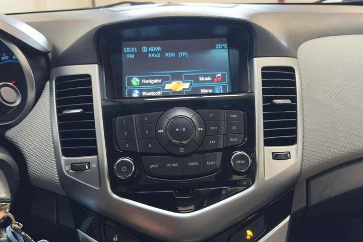 Blå Chevrolet Cruze fra 2011