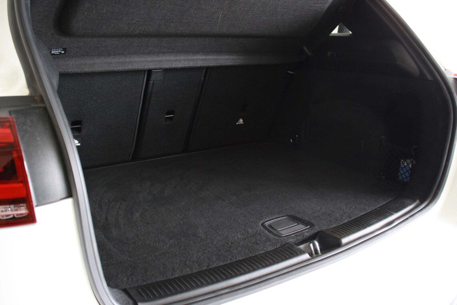 Hvid Mercedes B200 d fra 2020