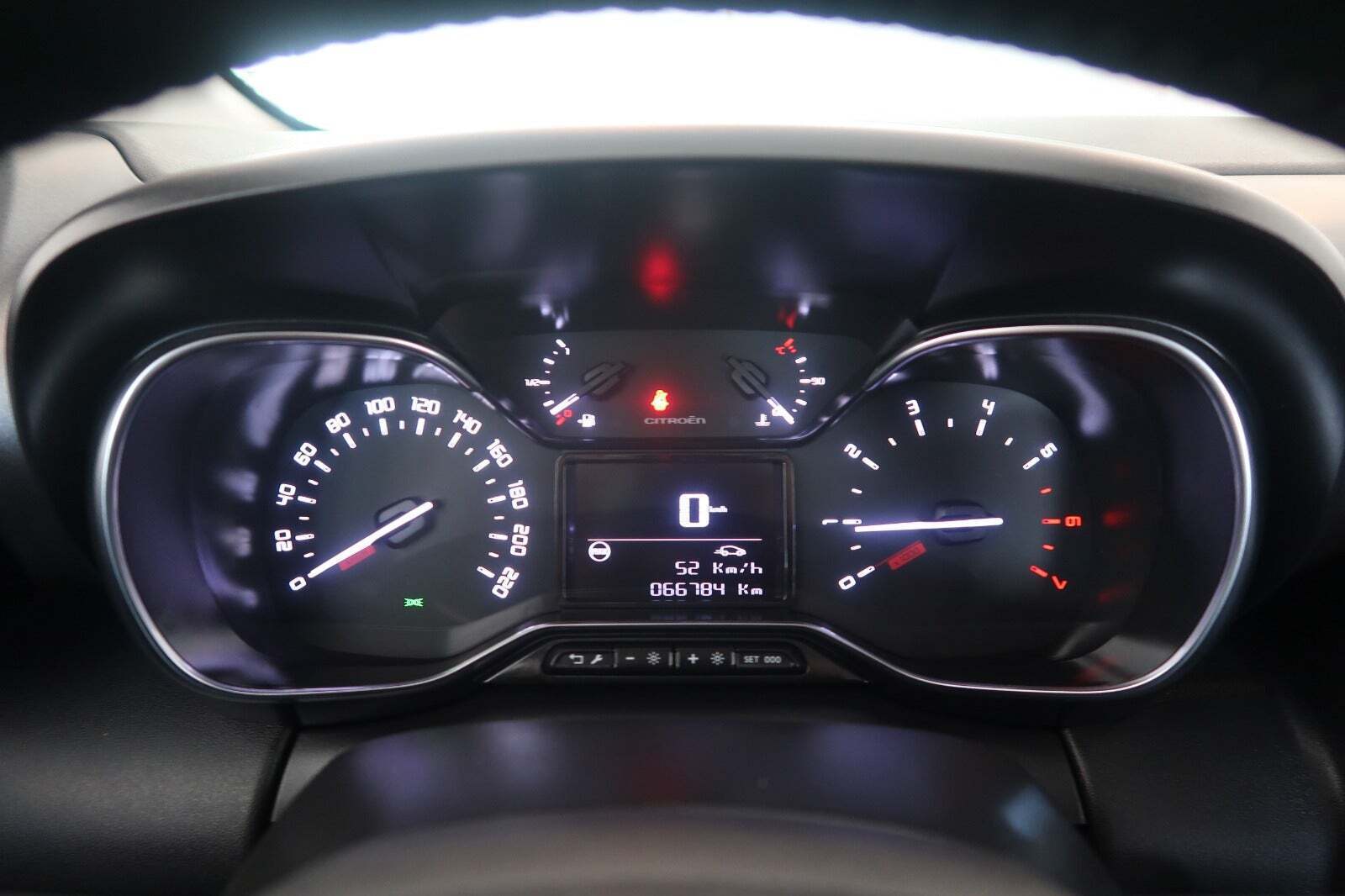 Grå Citroën C3 Aircross fra 2019 set indefra