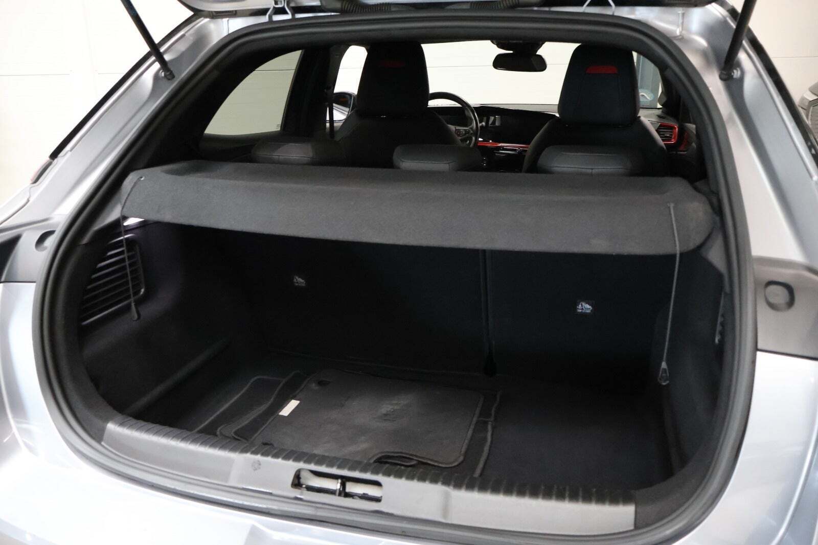 Grå Opel Mokka-e fra 2022