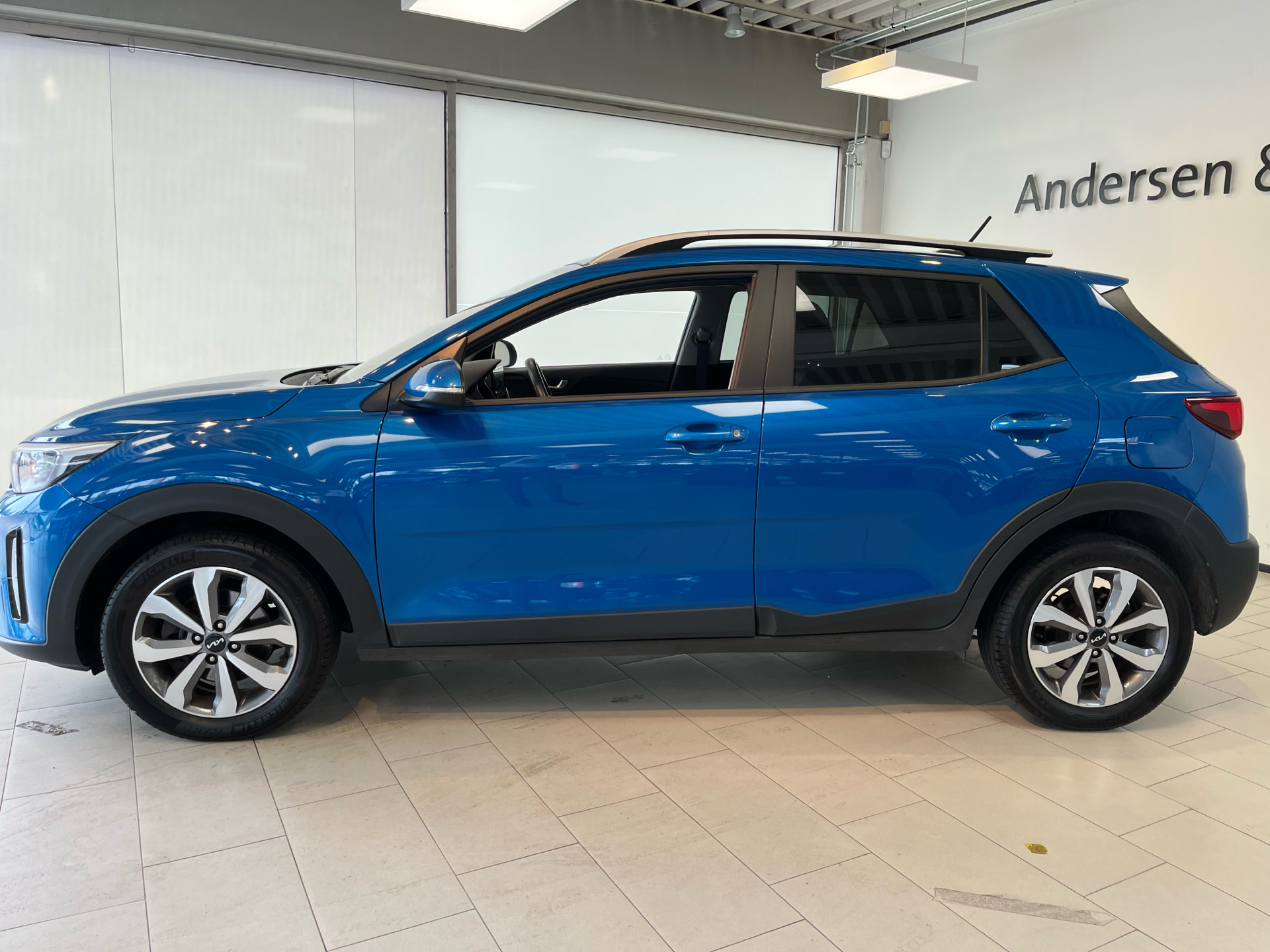 Blå Kia Stonic fra 2022