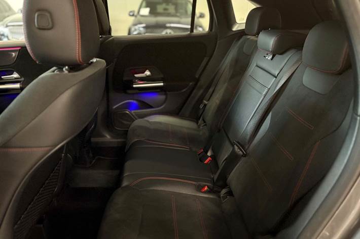 Grå Mercedes GLA250 e fra 2021