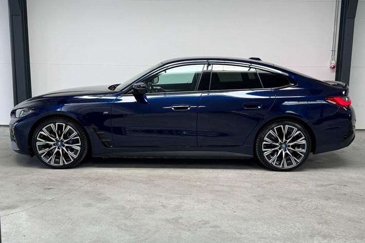 Blå BMW i4 fra 2022