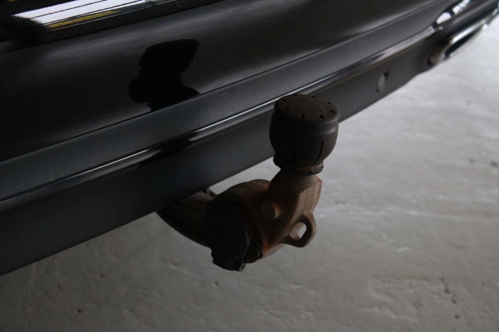 Grå Mercedes E220 d fra 2019