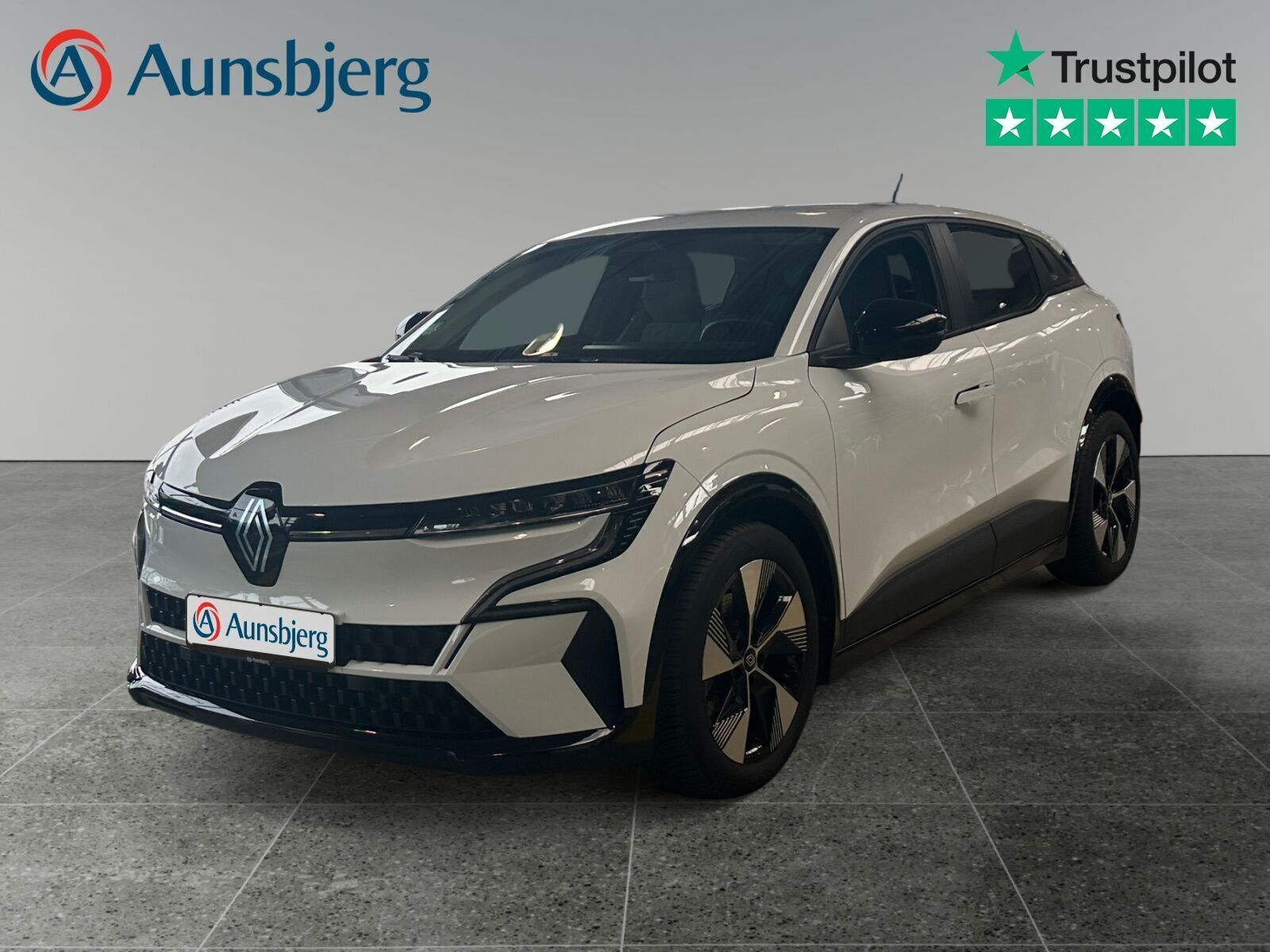 Hvid Renault Megane E-Tech fra 2022 set udefra